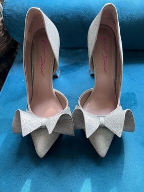 Betsey Johnson Silver Glitter Pointed Toe Bow Heels